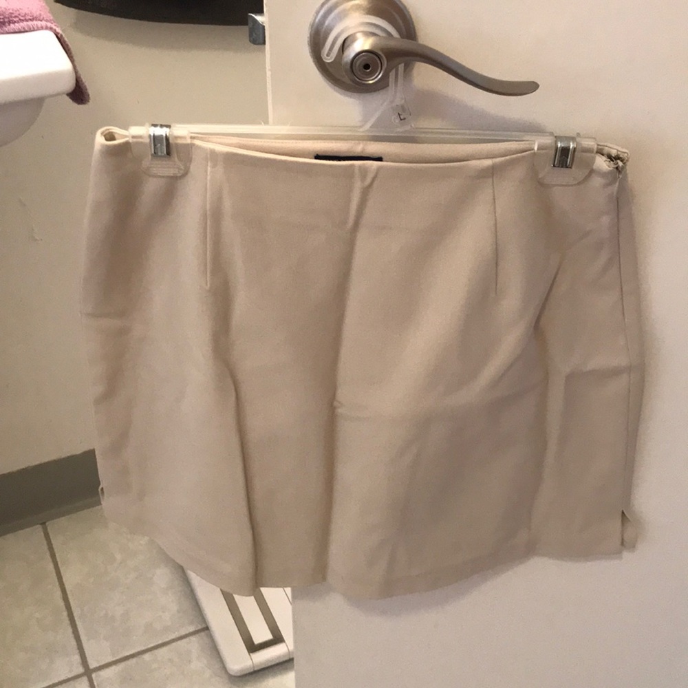 Limited skirt